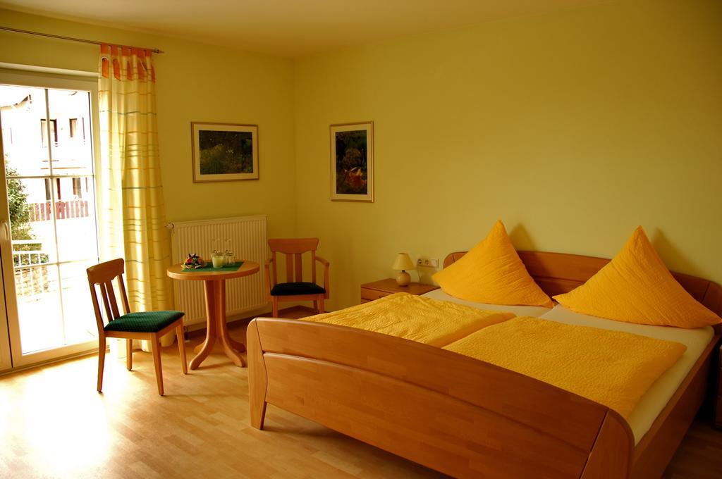 Wein- Und Gaestehaus Genetsch ลีเซอร์ ภายนอก รูปภาพ